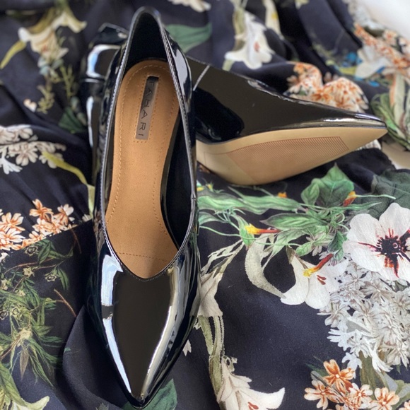 NEW 3.25”TAHARI PUMPS - Picture 4 of 7